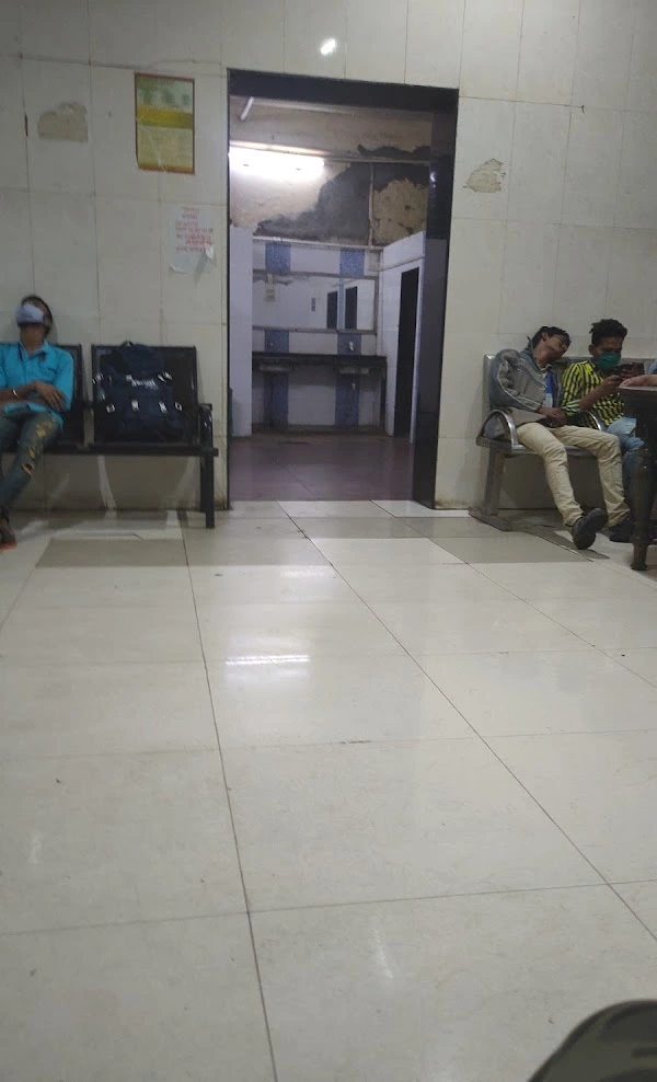 Kalyan junction Men's Sleeper/AC waiting room